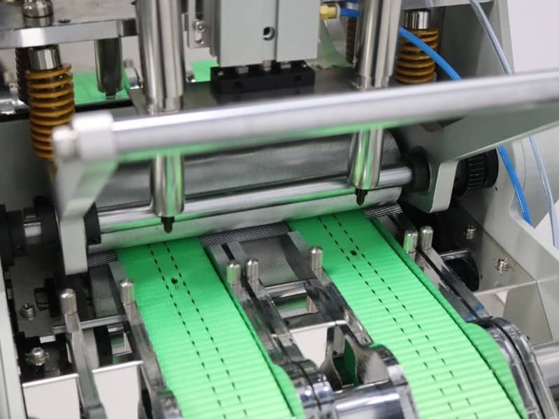 Heavy duty webbing cutting machine with marking
